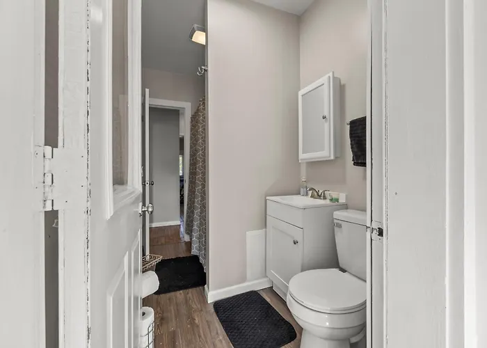 Apartment Scarlet And Gray 3 Bedroom In Osu Area