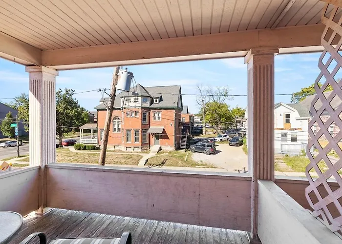 Scarlet And Gray 3 Bedroom In Osu Area Columbus