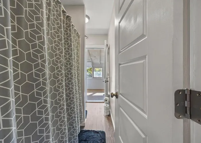 Scarlet And Gray 3 Bedroom In Osu Area Columbus