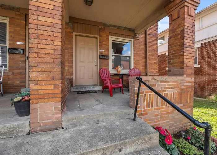 Apartment Scarlet And Gray 3 Bedroom In Osu Area