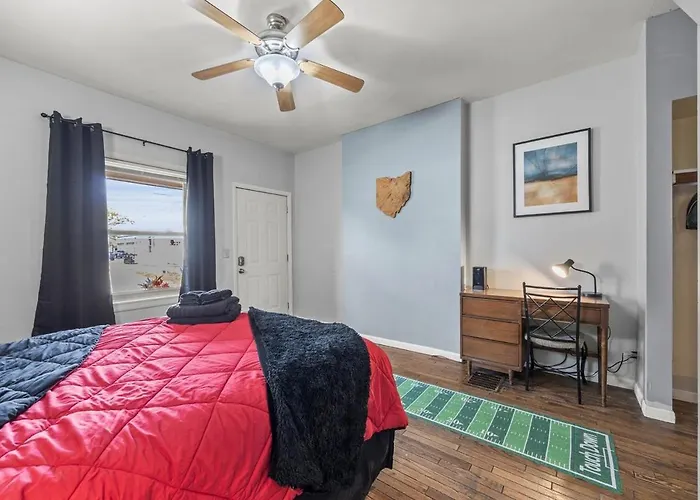 Scarlet And Gray 3 Bedroom In Osu Area *