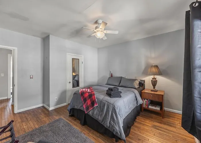 Scarlet And Gray 3 Bedroom In Osu Area Columbus