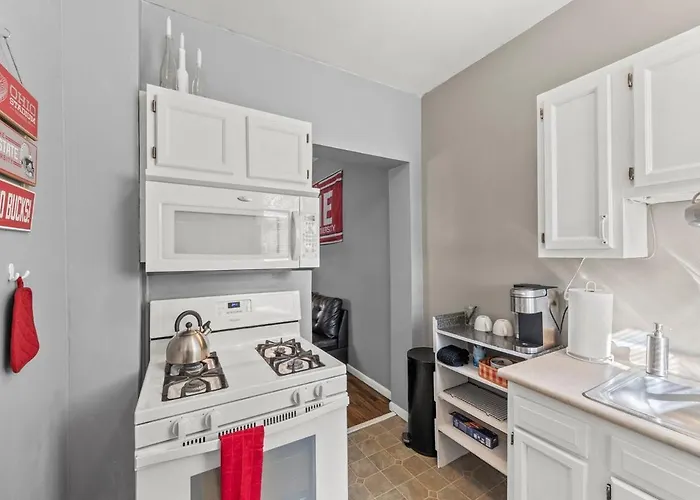 Scarlet And Gray 3 Bedroom In Osu Area