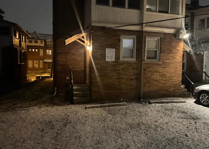 Apartment Scarlet And Gray 3 Bedroom In Osu Area *